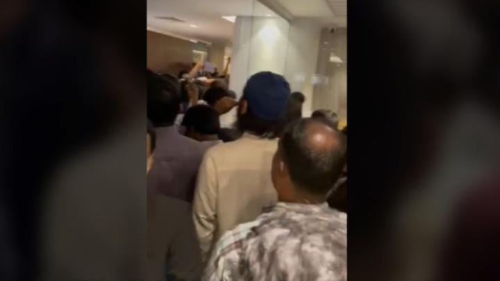 সচিবালয়ে অবরুদ্ধ অর্থ উপদেষ্টা